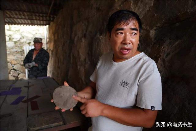 西汉时期的一面铜镜，细看上面的文字，专家直呼：难以置信